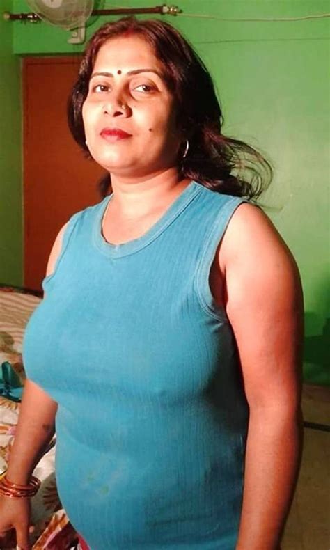 big boobs indian aunty nude|Indian aunty big boobs porn photos